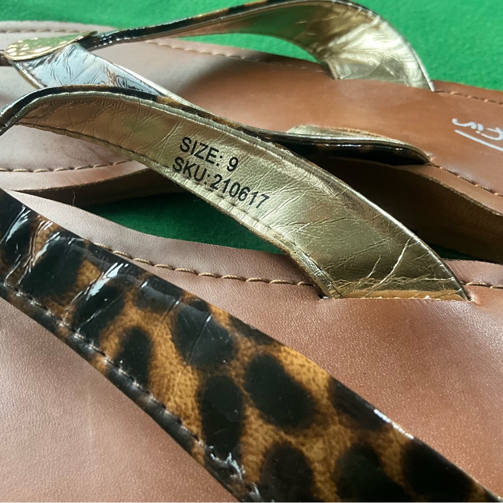 Ladies size 9 blue fin sandals - Picture 7 of 8